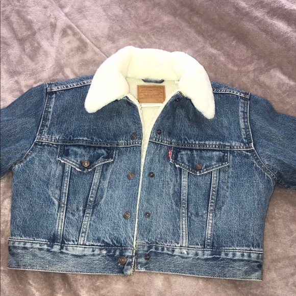 Levi's Jackets & Blazers - Levi’s crop Jean jacket size small